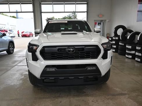 Used 2025 Toyota Tacoma TRD Sport AWD/4WD image 2