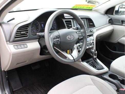 Used 2020 Hyundai Elantra SE w/ Cargo Package (C1) FWD image 12