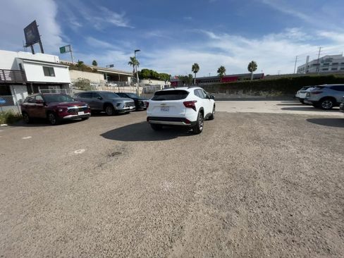 Used 2025 Chevrolet Trax LT image 16