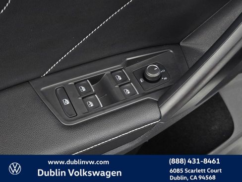 Certified 2023 Volkswagen Tiguan SE w/ Panoramic Sunroof Package image 11