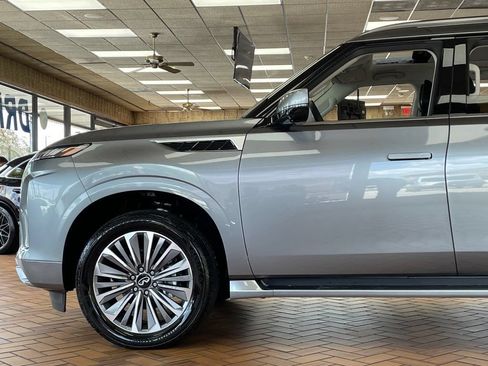 Used 2025 INFINITI QX80 Sensory AWD/4WD image 5