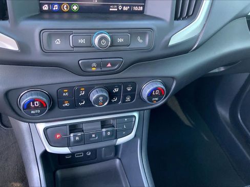 Used 2024 GMC Terrain SLE w/ Driver Convenience Package FWD image 35