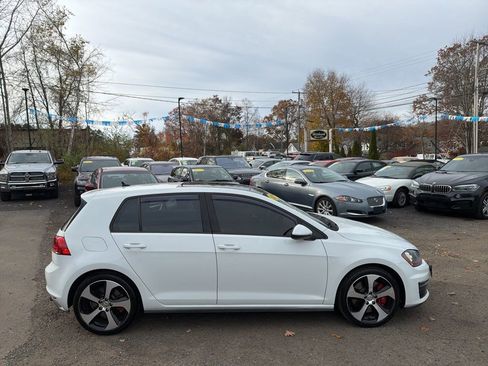 Used 2017 Volkswagen GTI SE image 4