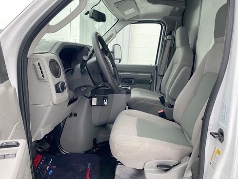 Used 2025 Ford E-450 and Econoline 450 Super Duty w/ Interior Upgrade Package RWD image 14