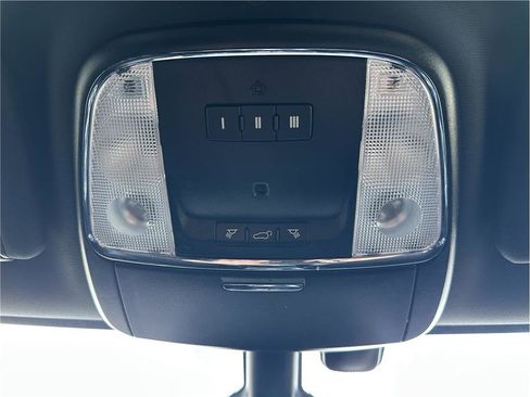 Used 2018 Jeep Grand Cherokee Altitude image 27