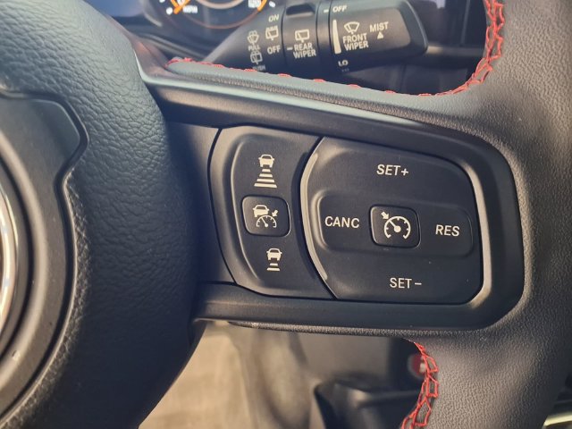 Used 2024 Jeep Wrangler Unlimited Rubicon w/ Convenience Group AWD/4WD image 10