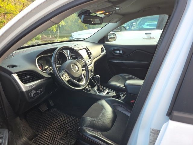 Used 2015 Jeep Cherokee Trailhawk AWD/4WD image 5