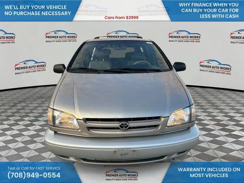 Used 2000 Toyota Sienna XLE image 2