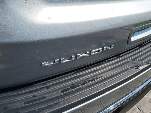 Used 2023 GMC Yukon Denali Ultimate image 7