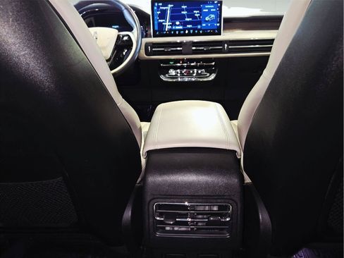 Used 2025 Lincoln Corsair Reserve AWD/4WD image 35