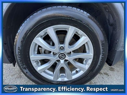 Used 2018 Nissan Rogue SV w/ Sun & Sound Touring Package image 10