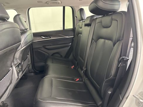 Used 2023 Jeep Grand Cherokee Limited image 22