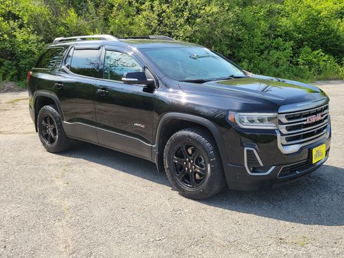 Used 2022 GMC Acadia AT4 w/ Technology Package AWD/4WD image 3