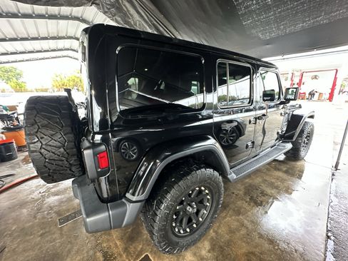 Used 2019 Jeep Wrangler Unlimited Sahara w/ Uconnect 4C Nav & Sound Group image 22