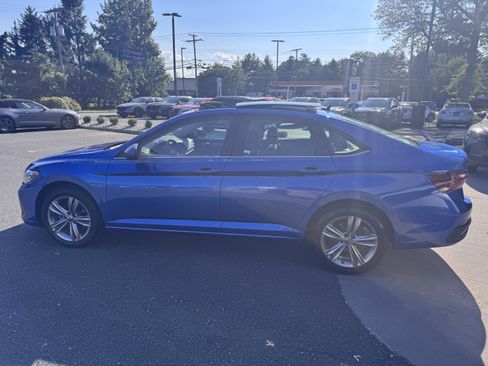 Used 2022 Volkswagen Jetta SE FWD image 4