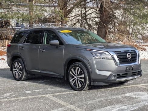 Used 2022 Nissan Pathfinder Platinum w/ Cargo Package image 7