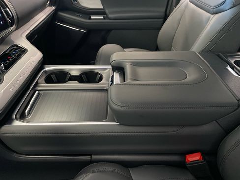 New 2026 Ford Expedition Active image 27