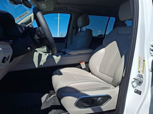 Used 2024 Jeep Wagoneer 4WD w/ Premium Group I image 14