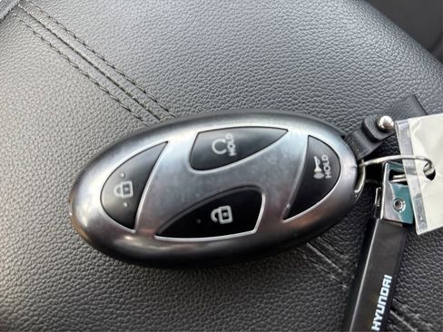 Certified 2025 Hyundai Tucson SE image 36