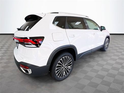 New 2025 Volkswagen Taos SE image 7