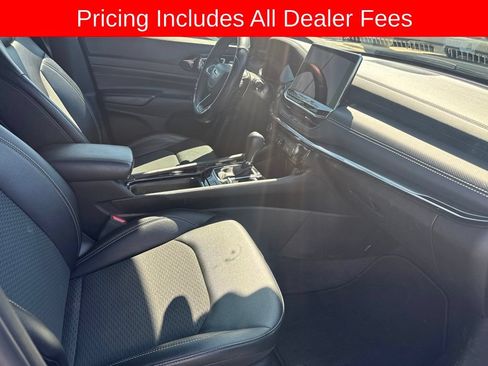 Used 2024 Jeep Compass Latitude w/ Altitude Special Edition AWD/4WD image 10