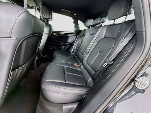 Certified 2021 Porsche Macan AWD/4WD image 21