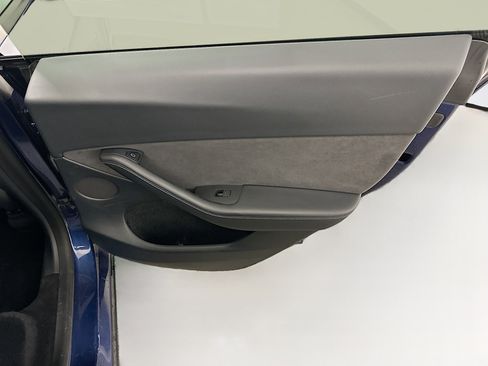 Used 2023 Tesla Model Y Long Range AWD/4WD image 31