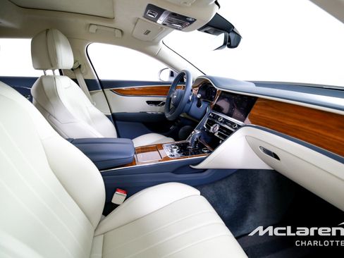 Used 2023 Bentley Flying Spur Plug-In Hybrid image 29