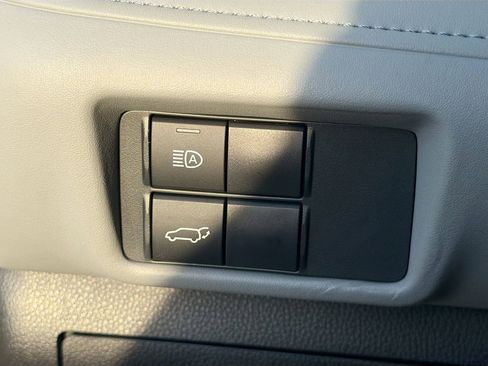 Used 2025 Toyota Highlander XLE AWD/4WD image 34