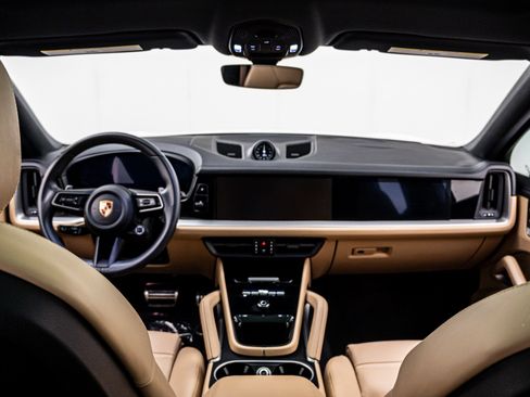 Certified 2025 Porsche Cayenne Coupe AWD/4WD image 11