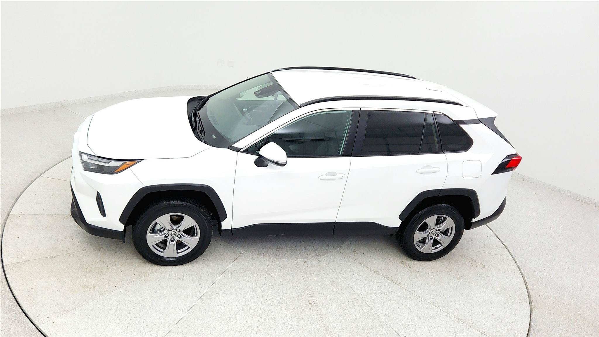 Used 2025 Toyota RAV4 XLE FWD image 34