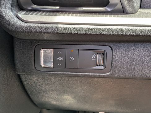 Used 2024 Chevrolet Traverse LT FWD image 24