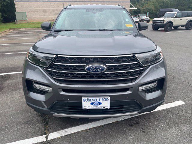 Used 2022 Ford Explorer XLT w/ Equipment Group 202A AWD/4WD image 8