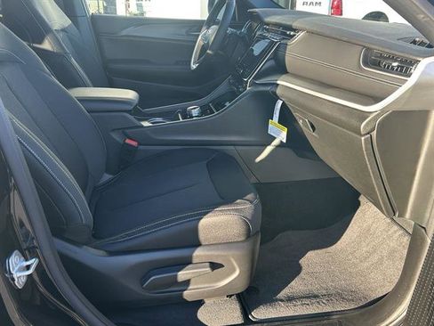 New 2025 Jeep Grand Cherokee Laredo image 13