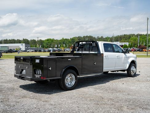 New 2026 RAM 4500 4x4 Crew Cab DRW w/ Laramie Trim Package image 25