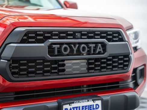 Certified 2022 Toyota Tacoma SR AWD/4WD image 14