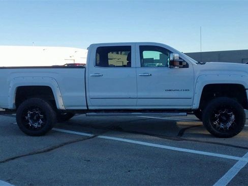 Used 2015 GMC Sierra 2500 Denali image 49