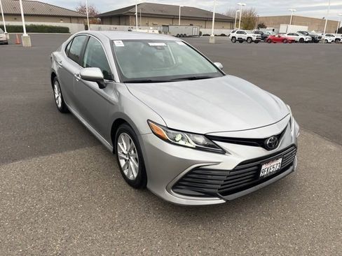 Used 2023 Toyota Camry LE image 3