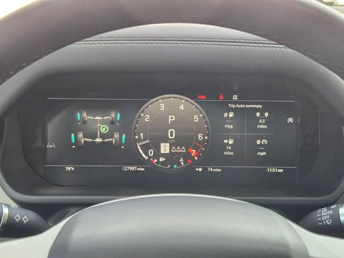 Used 2025 Land Rover Defender 110 S image 25