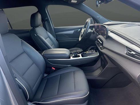 Used 2025 Buick Enclave Preferred image 38