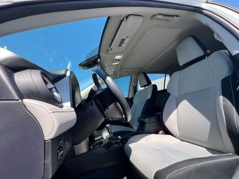 Used 2017 Toyota RAV4 XLE AWD/4WD image 14