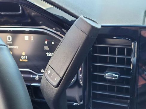 Used 2025 GMC Sierra 1500 SLE w/ Preferred Package image 19