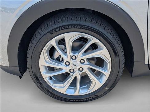 New 2027 Chevrolet Bolt LT w/ Comfort Package FWD image 9