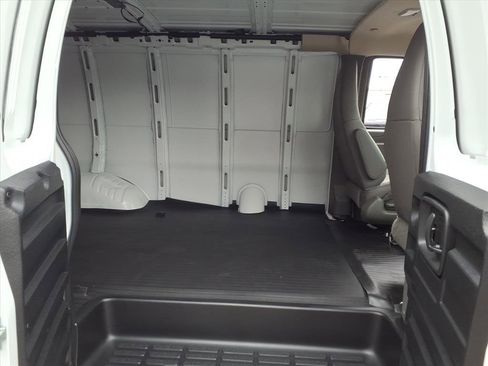 New 2025 Chevrolet Express 2500 image 18