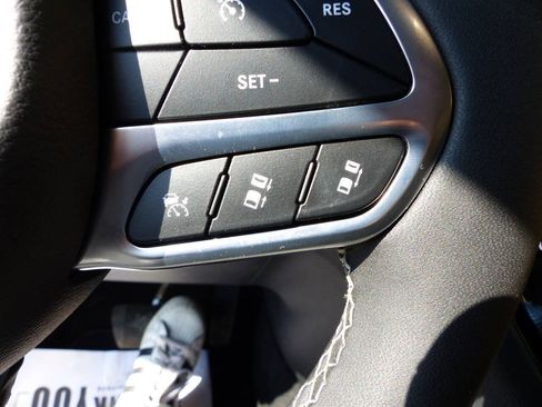 Used 2026 Chrysler Pacifica Select FWD image 27