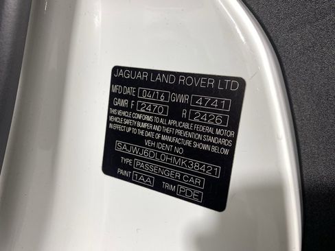 Used 2017 Jaguar F-TYPE R image 33