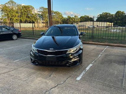 Used 2019 Kia Optima S w/ S Panoramic Sunroof Package