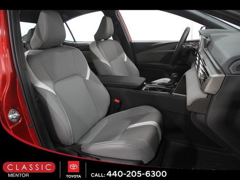 Used 2026 Toyota Camry SE w/ Convenience Package FWD image 18