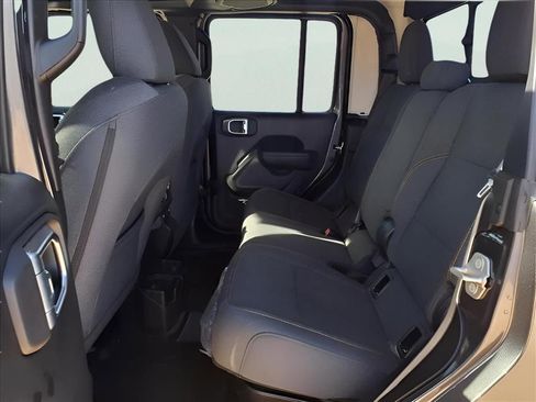 Used 2024 Jeep Gladiator Sport image 12