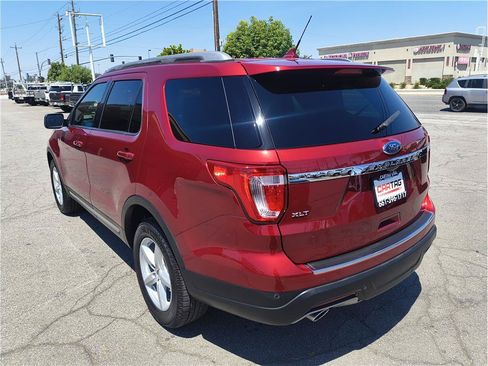 Used 2018 Ford Explorer XLT w/ Equipment Group 202A FWD image 17